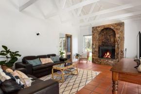 Tuscan style ocean beach escape on the Peninsula only 400m to beach